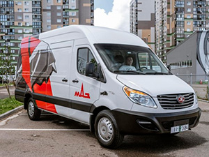 МАЗ представил в России новые фургон и микроавтобус